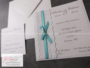 partecipazione matrimonio con elegante fascia in pizzo e nastrino in raso color tiffany