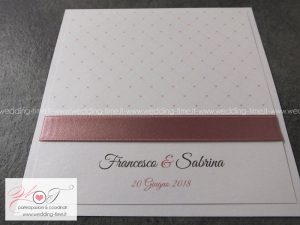 Partecipazione matrimonio moderna con stampa fronte retro e nastro in raso a decorazione. semplice e delicata