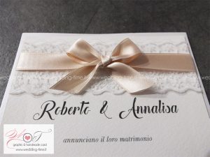 partecipazione matrimonio elegante pizzo e nastro rosa cipria
