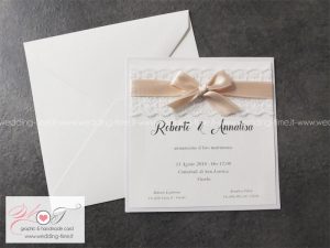 partecipazione matrimonio elegante pizzo e nastro rosa cipria