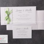 Partecipazione Matrimonio elegante e romantica decorata con pizzo e nastro in raso