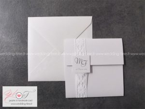 partecipazione matrimonio elegante con fascia in pizzo bianco raffinata e moderna