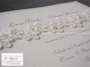 partecipazione di matrimonio elegante con pizzo floreale