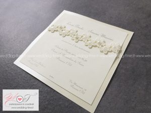 partecipazione di matrimonio elegante con pizzo floreale