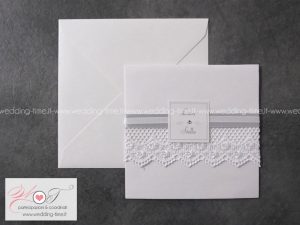 partecipazione matrimonio elegante con pizzo macramè e nastro