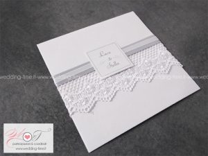 partecipazione matrimonio elegante con pizzo macramè e nastro
