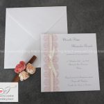 partecipazione matrimonio elegante con grafica in pizzo stampato e nastrino con fiocco