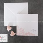 partecipazione matrimonio grafica elegante con pizzo rosa cipria