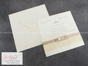 partecipazione matrimonio elegante con pizzo e tasca con nastro e fiocco piatto