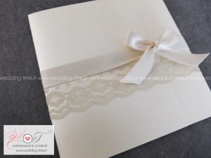 partecipazione matrimonio elegante raffinata pizzo nastro tortora